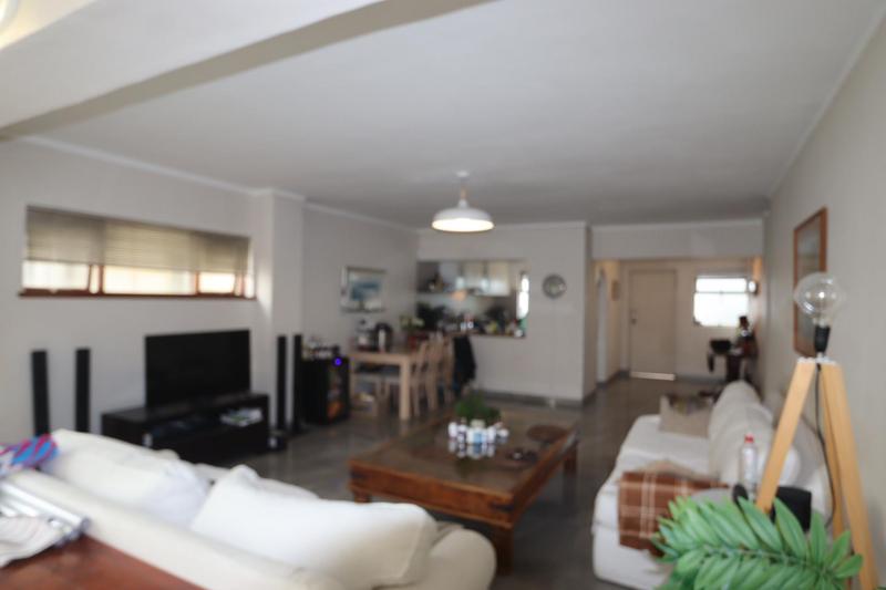 To Let 2 Bedroom Property for Rent in Sea Point Western Cape